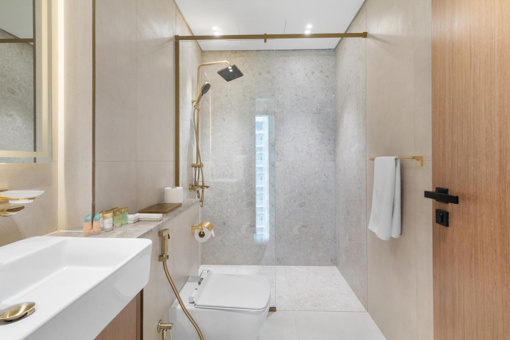 Your Own Pool Spacious 2bdr Jvc Apartment *